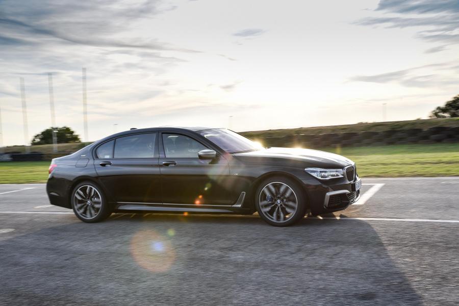  BMW M760Li xDrive 2017 года  (ZA) (фото 7 из 21)